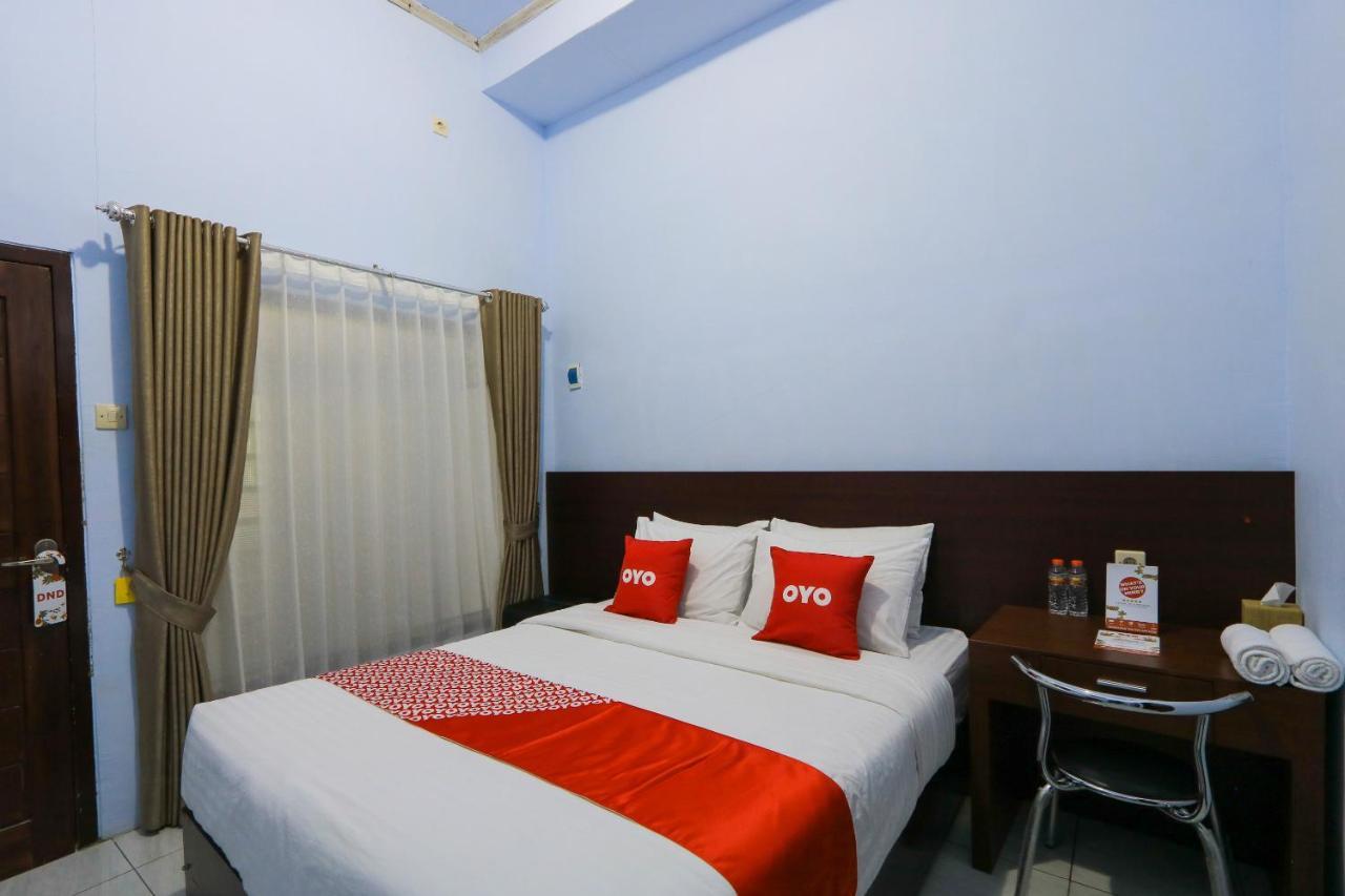 OYO 2453 Artha Graha Vip Hotel Banyuwangi  Bagian luar foto