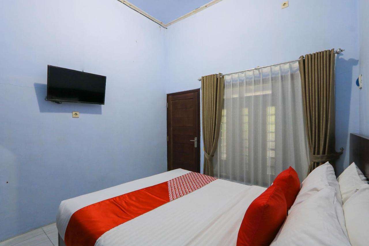 OYO 2453 Artha Graha Vip Hotel Banyuwangi  Bagian luar foto