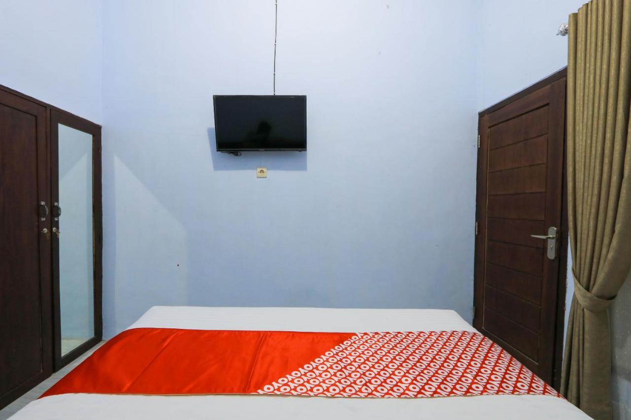 OYO 2453 Artha Graha Vip Hotel Banyuwangi  Bagian luar foto
