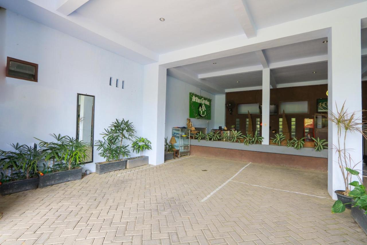 OYO 2453 Artha Graha Vip Hotel Banyuwangi  Bagian luar foto