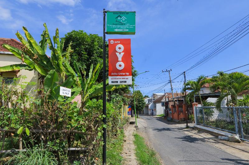 OYO 2453 Artha Graha Vip Hotel Banyuwangi  Bagian luar foto
