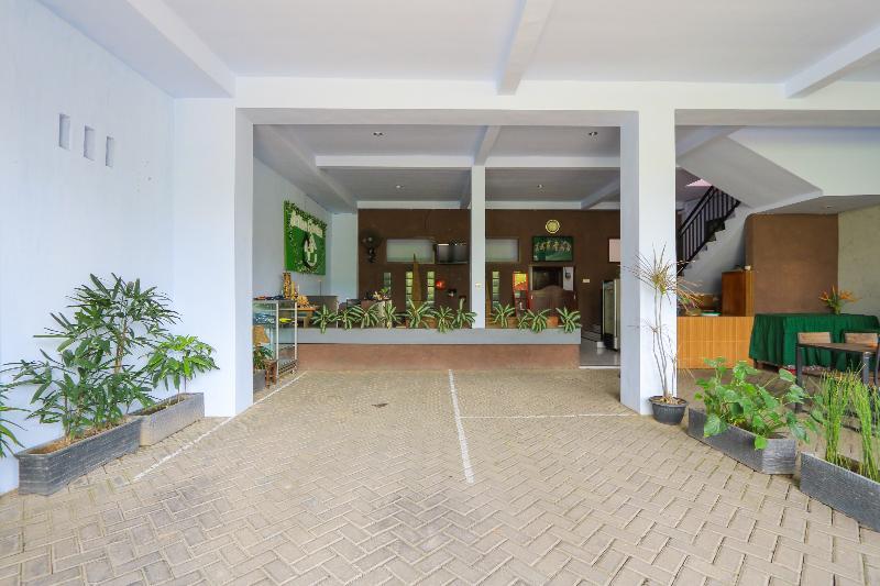 OYO 2453 Artha Graha Vip Hotel Banyuwangi  Bagian luar foto