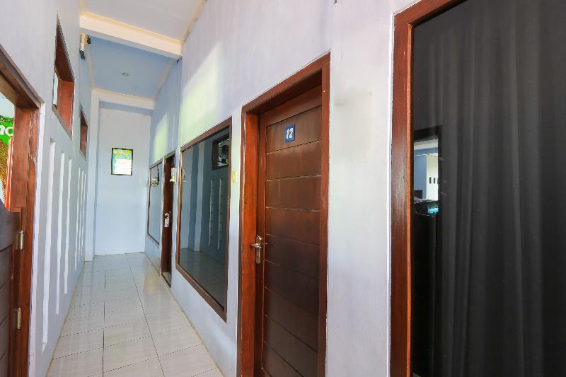 OYO 2453 Artha Graha Vip Hotel Banyuwangi  Bagian luar foto