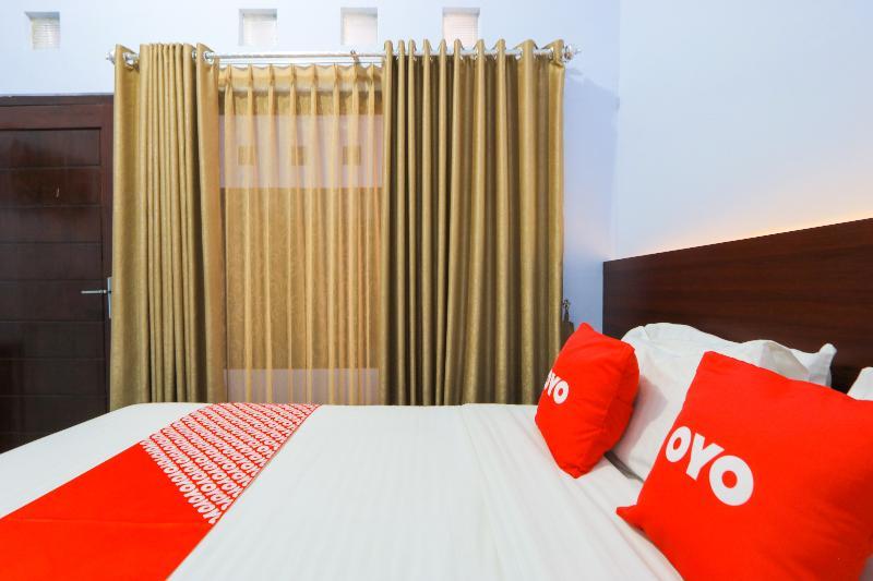 OYO 2453 Artha Graha Vip Hotel Banyuwangi  Bagian luar foto