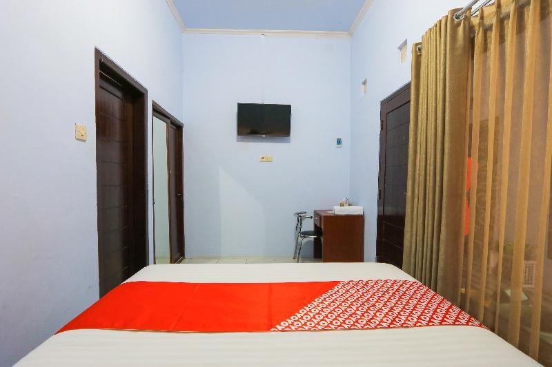 OYO 2453 Artha Graha Vip Hotel Banyuwangi  Bagian luar foto